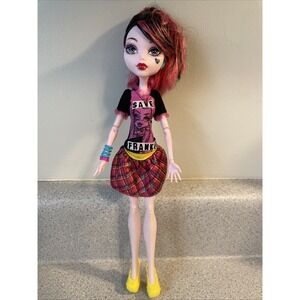Monster High Save Frankie Draculaura Doll Missing Some Accessories